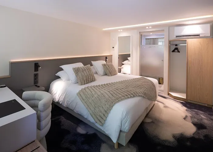 Lacorniche Hotel